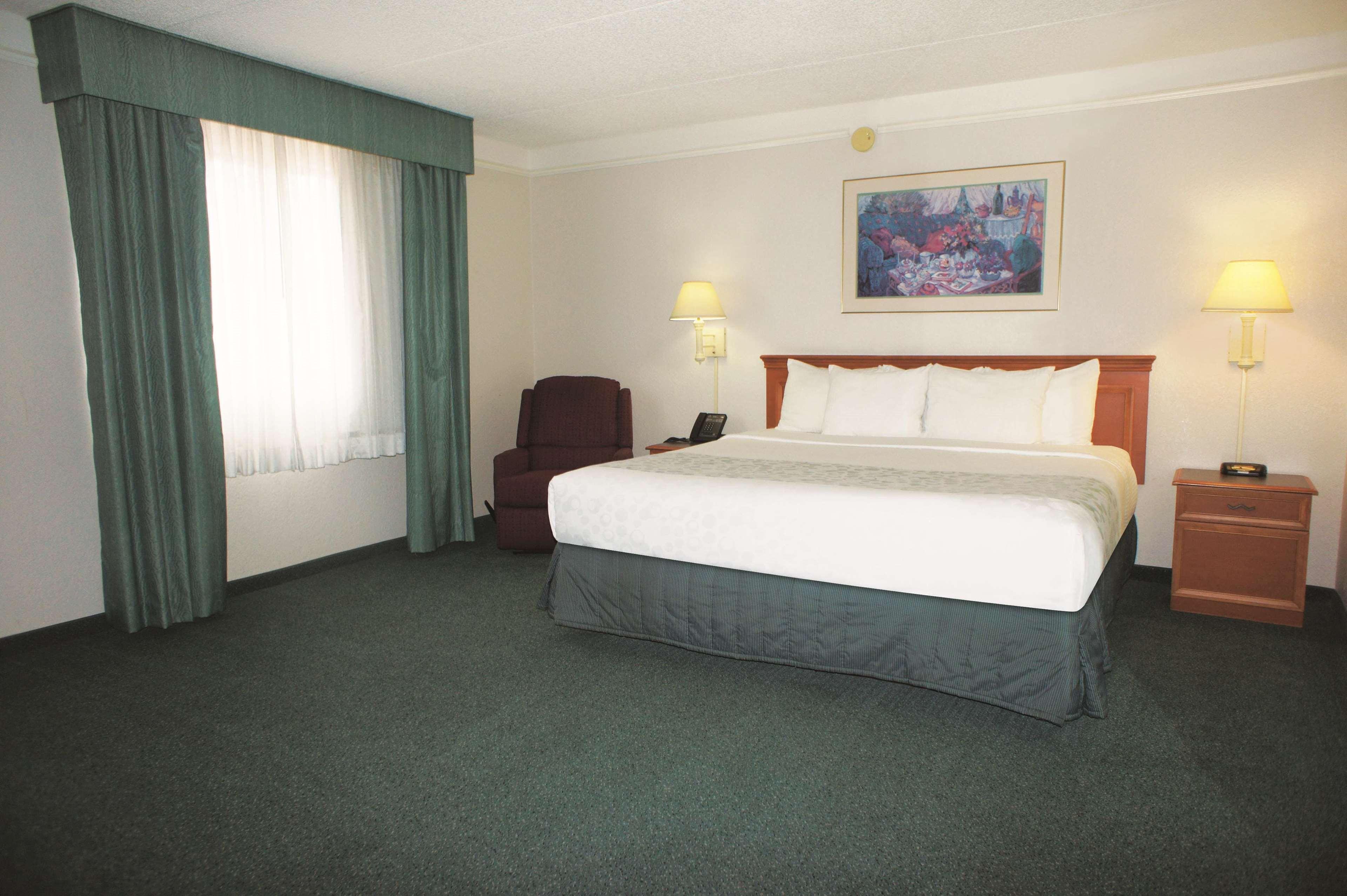 Days Inn By Wyndham San Diego Vista Exteriér fotografie