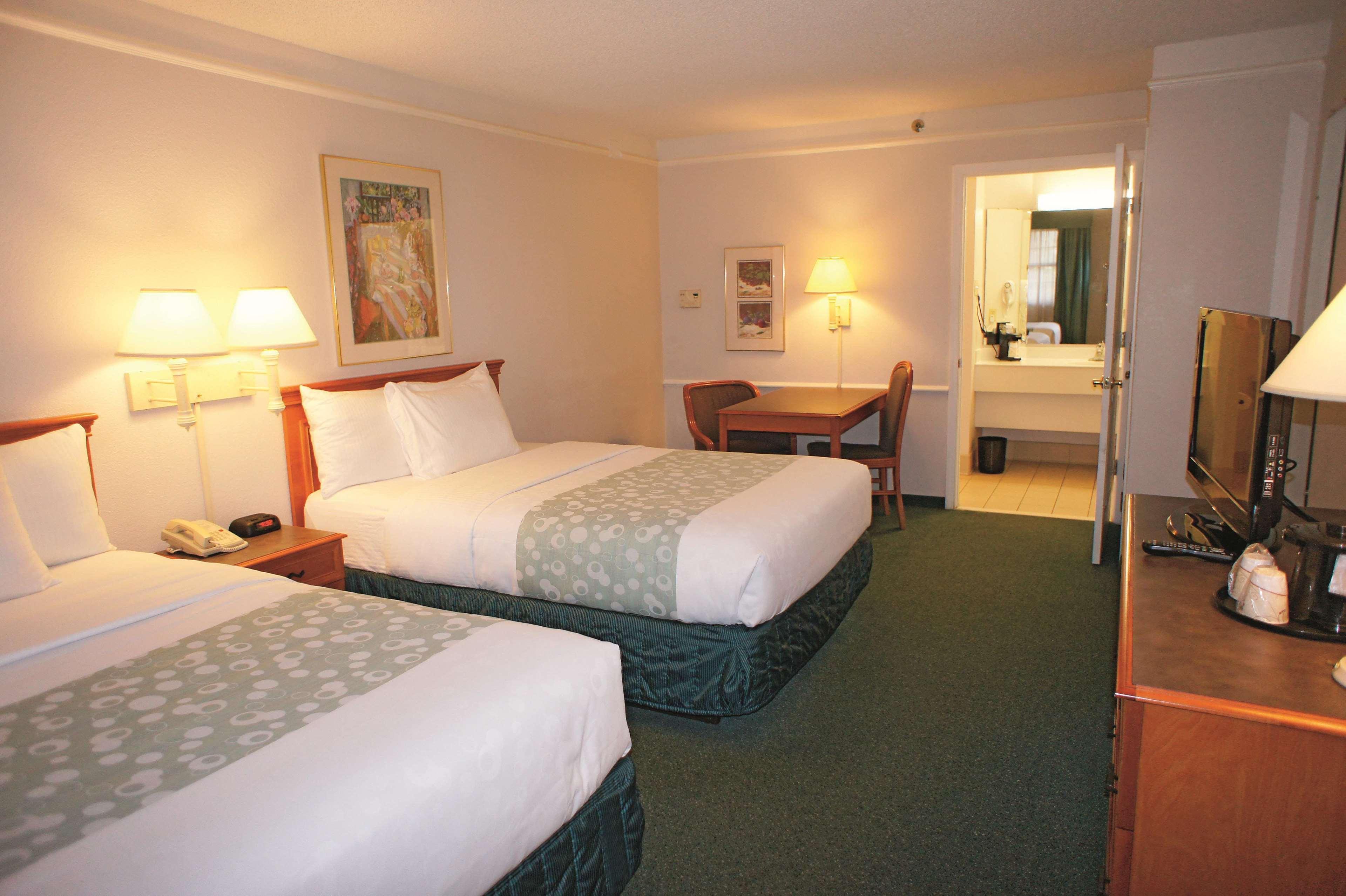 Days Inn By Wyndham San Diego Vista Exteriér fotografie
