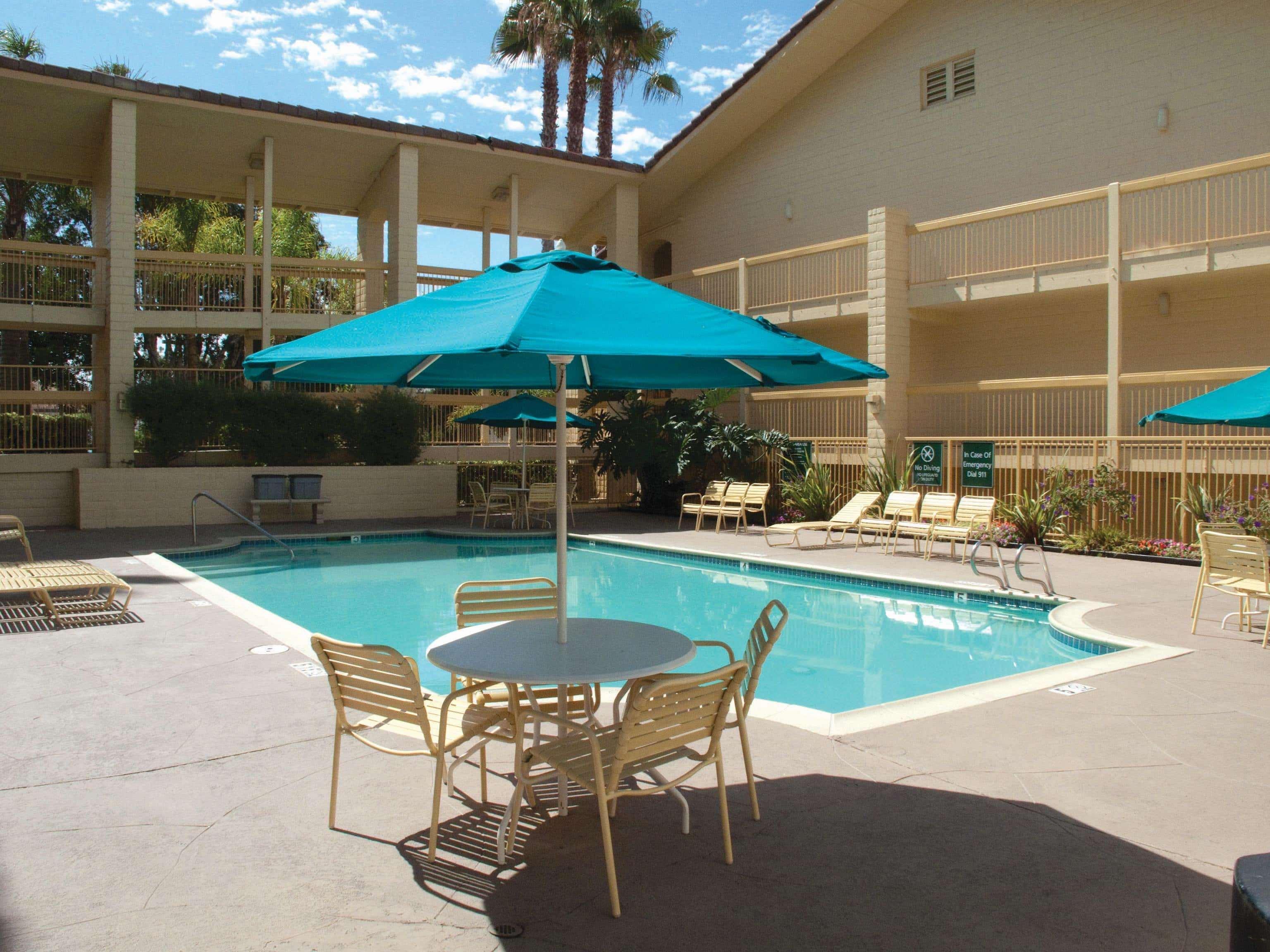 Days Inn By Wyndham San Diego Vista Exteriér fotografie