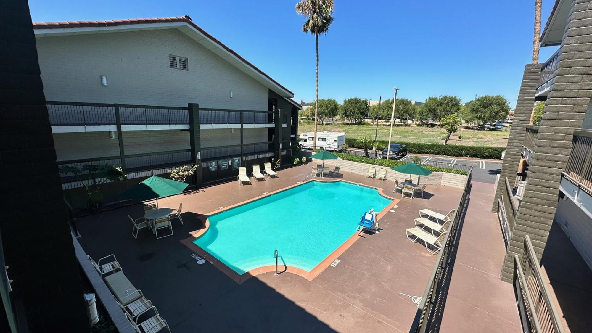 Days Inn By Wyndham San Diego Vista Exteriér fotografie