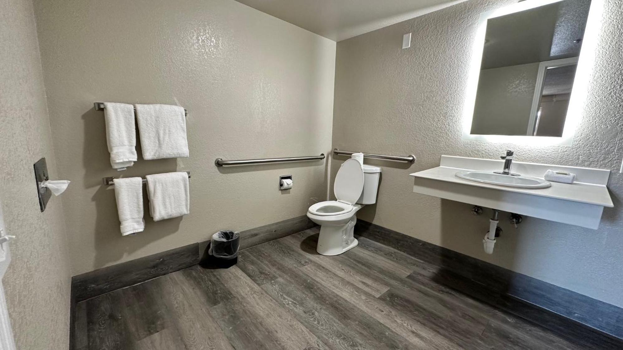 Days Inn By Wyndham San Diego Vista Exteriér fotografie