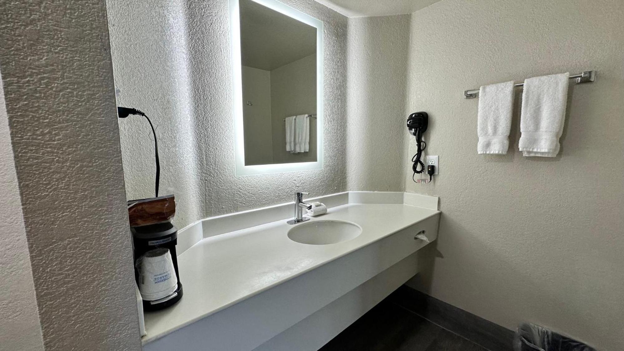 Days Inn By Wyndham San Diego Vista Exteriér fotografie