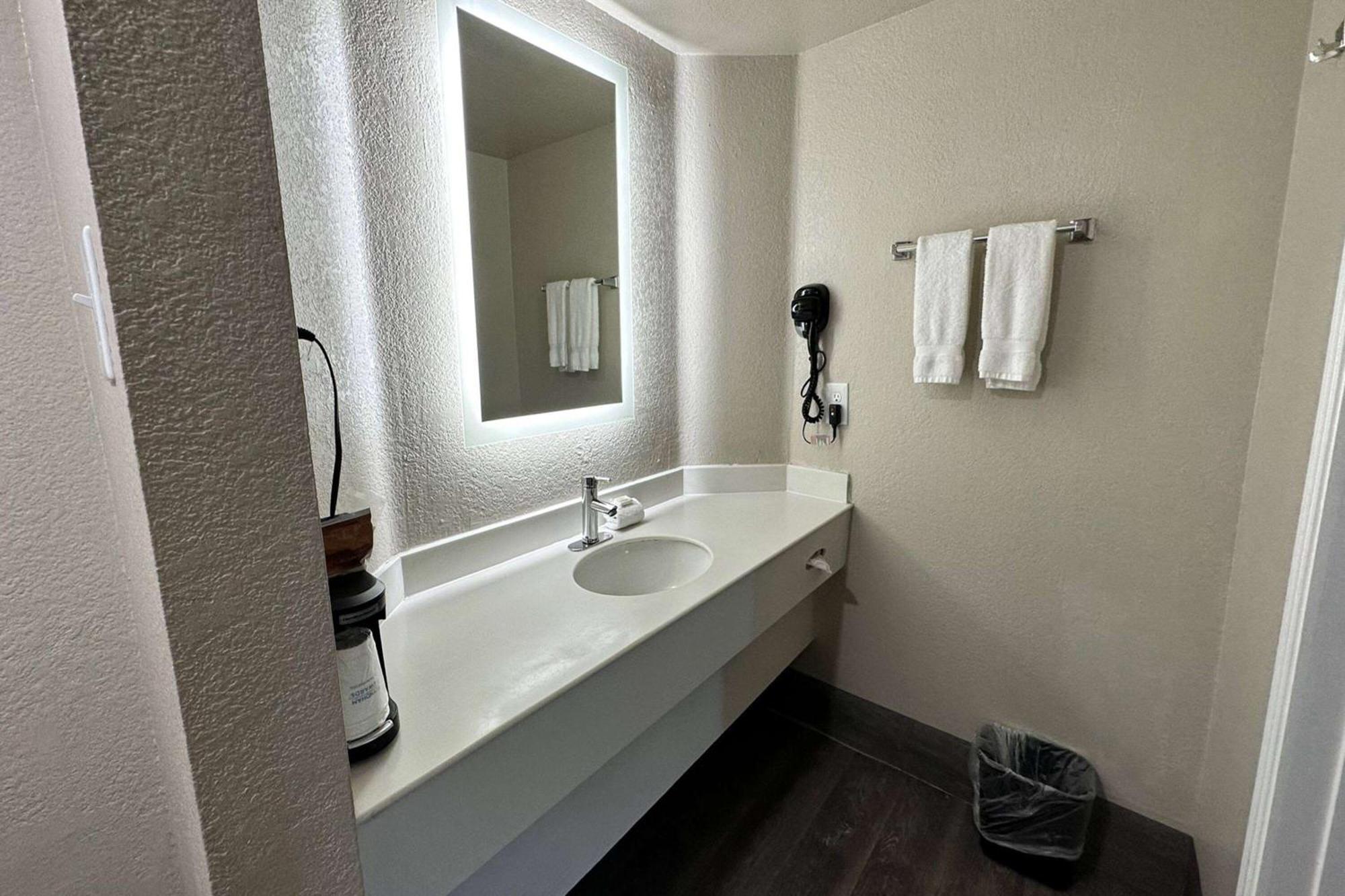 Days Inn By Wyndham San Diego Vista Exteriér fotografie