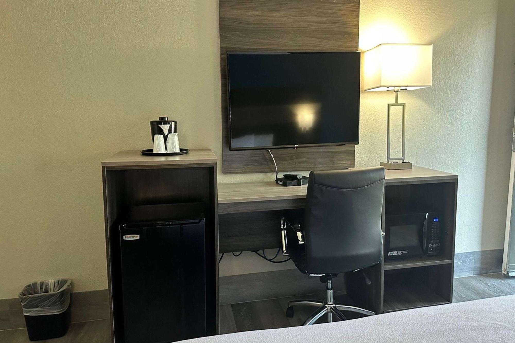 Days Inn By Wyndham San Diego Vista Exteriér fotografie