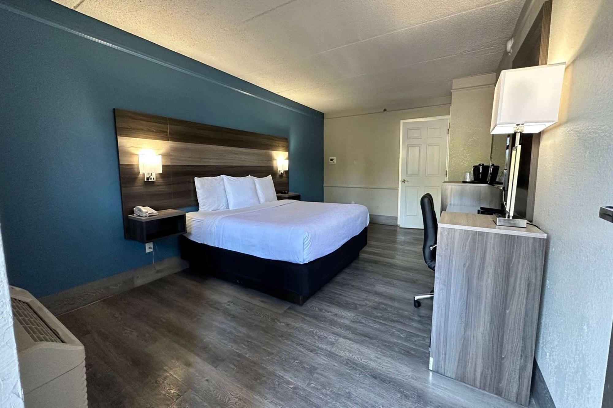 Days Inn By Wyndham San Diego Vista Exteriér fotografie