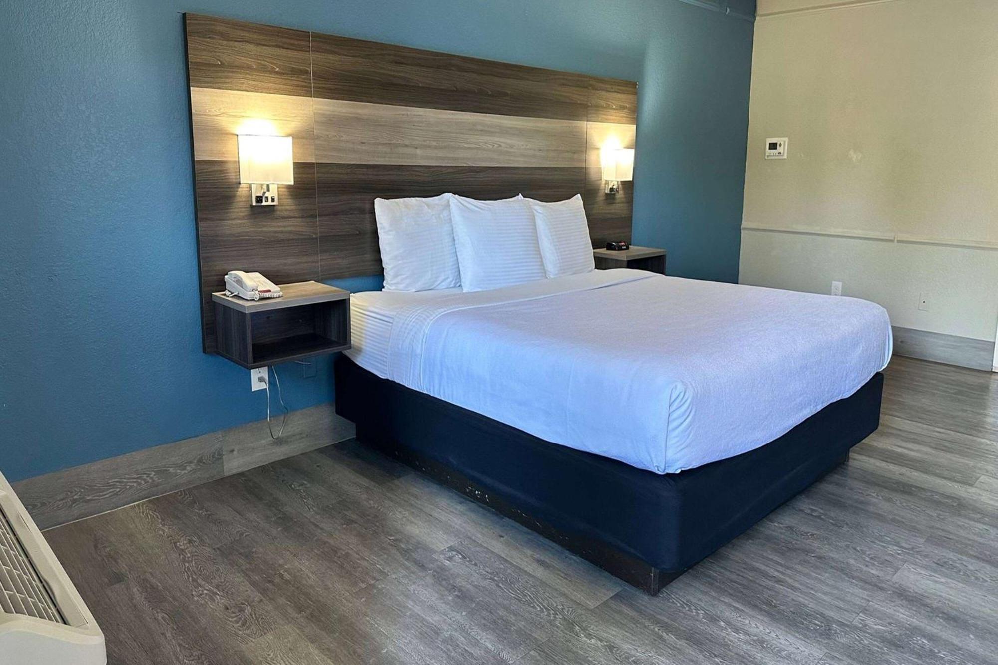 Days Inn By Wyndham San Diego Vista Exteriér fotografie