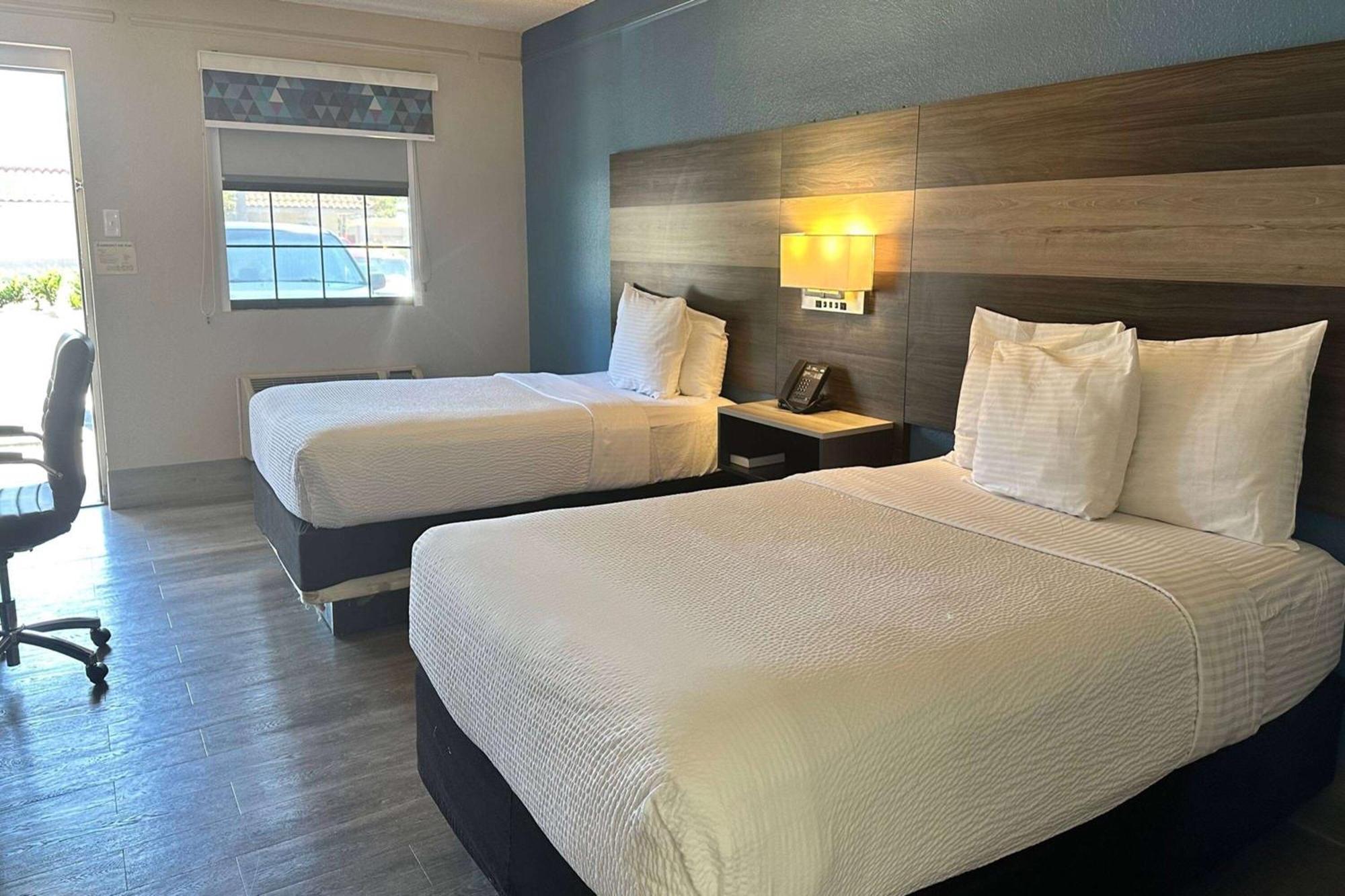 Days Inn By Wyndham San Diego Vista Exteriér fotografie